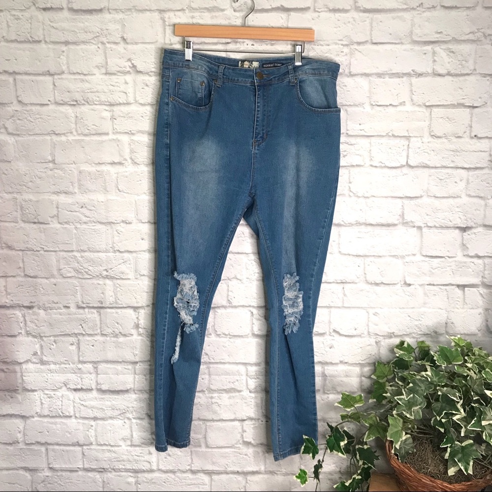 BOOHOO | Distressed Highway Skinny Jeans P308